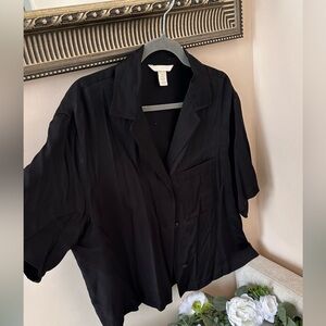 H&M Black Short-Sleeve Button Down Shirt